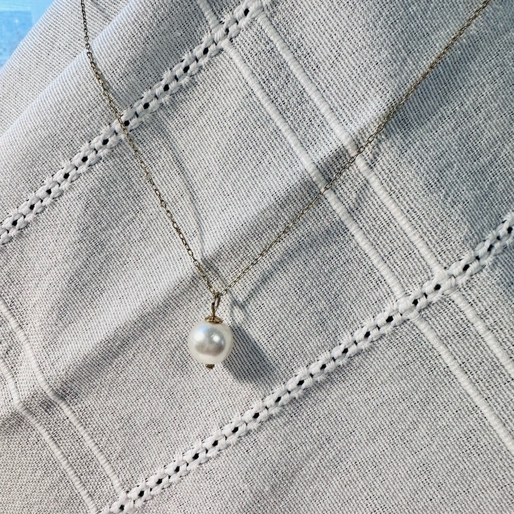 Elegant Gold Pearl Necklace